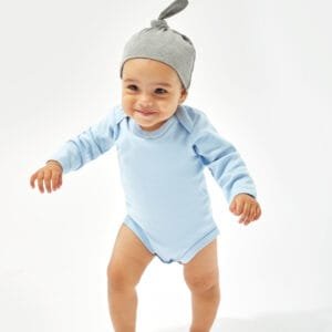 Babymütze mit einem Knoten